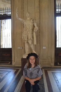 girl in front of statue on the louvre