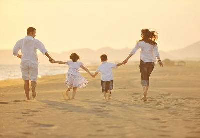 family on the beach in Honolul